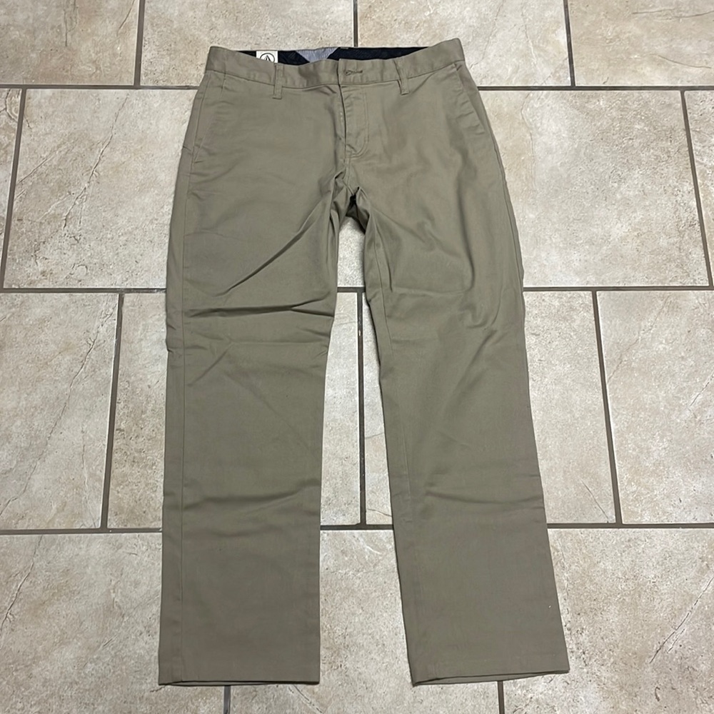Size 30 khaki Volcom Pant